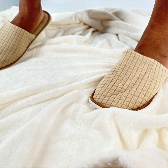 Spa Slippers, Non-Slip Closed Toe Disposable for Guest, Hotel, Travel an… - Picture 5 of 6